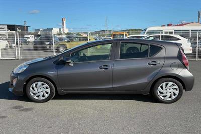 2015 Toyota Aqua - Thumbnail