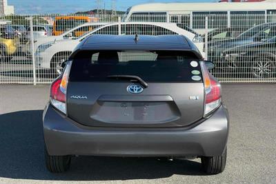 2015 Toyota Aqua - Thumbnail