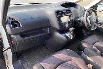 2013 Nissan Serena - Thumbnail