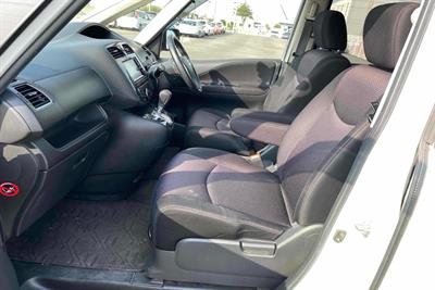2013 Nissan Serena - Thumbnail