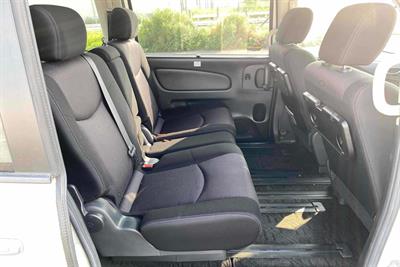 2013 Nissan Serena - Thumbnail
