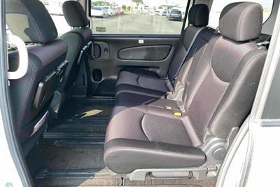 2013 Nissan Serena - Thumbnail