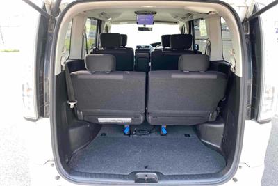 2013 Nissan Serena - Thumbnail