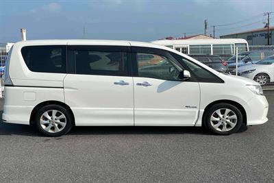 2013 Nissan Serena - Thumbnail
