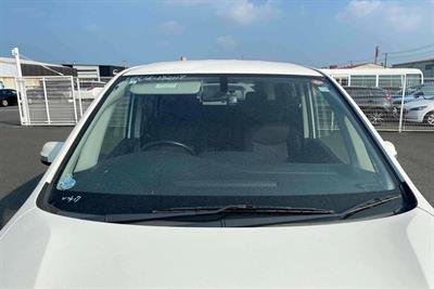 2013 Nissan Serena - Thumbnail
