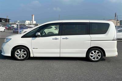2013 Nissan Serena - Thumbnail