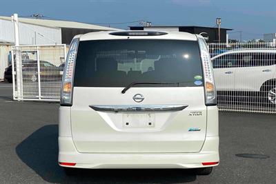 2013 Nissan Serena - Thumbnail