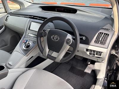 2013 Toyota Prius - Thumbnail