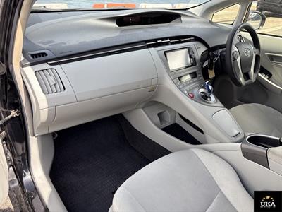 2013 Toyota Prius - Thumbnail