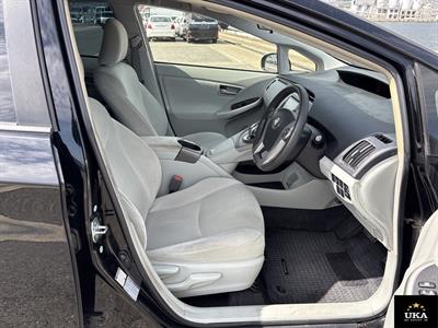 2013 Toyota Prius - Thumbnail