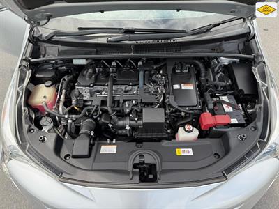 2016 Toyota Prius - Thumbnail