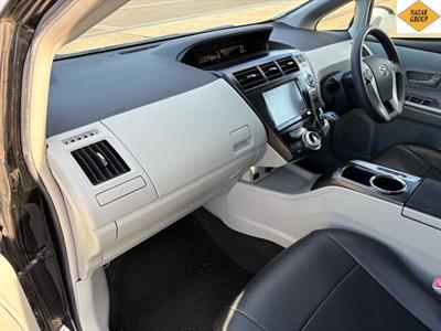 2013 Toyota Prius - Thumbnail