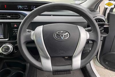 2016 Toyota Aqua - Thumbnail