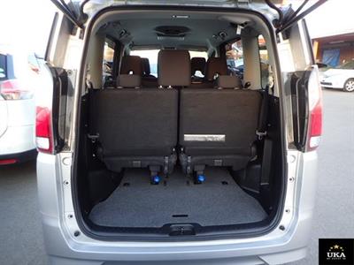 2017 Nissan Serena - Thumbnail