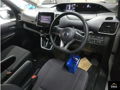 2017 Nissan Serena - Thumbnail