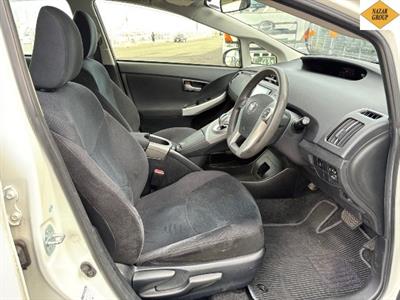 2014 Toyota Prius - Thumbnail