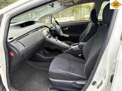 2014 Toyota Prius - Thumbnail