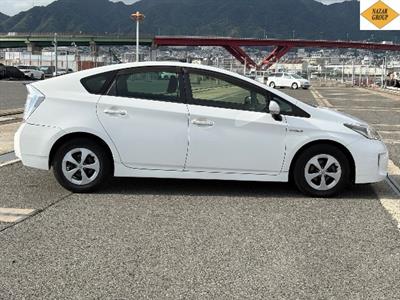 2014 Toyota Prius - Thumbnail