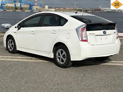 2014 Toyota Prius - Thumbnail