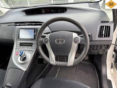 2014 Toyota Prius - Thumbnail