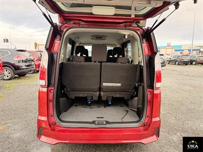 2017 Nissan Serena - Thumbnail