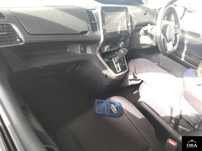 2017 Nissan Serena - Thumbnail