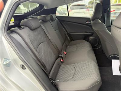 2016 Toyota Prius - Thumbnail
