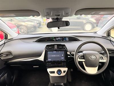 2016 Toyota Prius - Thumbnail