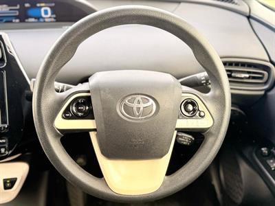 2016 Toyota Prius - Thumbnail