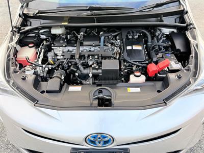 2016 Toyota Prius - Thumbnail
