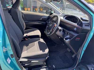 2018 Toyota Sienta - Thumbnail