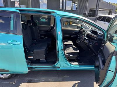 2018 Toyota Sienta - Thumbnail