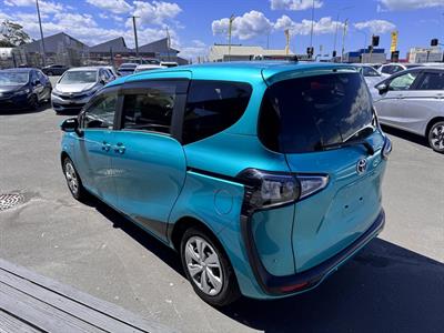 2018 Toyota Sienta - Thumbnail