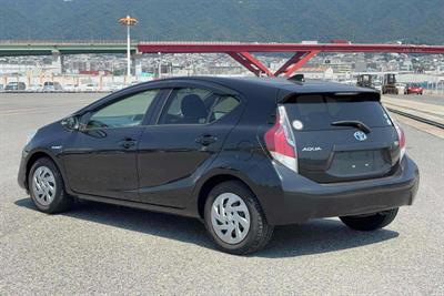 2016 Toyota Aqua - Thumbnail