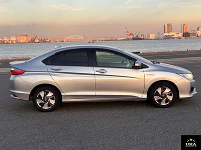 2017 Honda Grace - Thumbnail