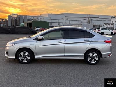 2017 Honda Grace - Thumbnail