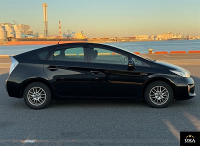 2014 Toyota Prius - Thumbnail