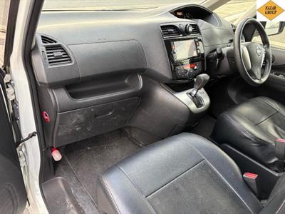 2014 Nissan Serena - Thumbnail