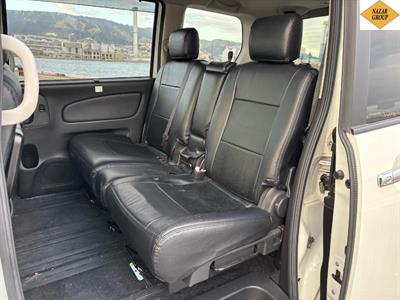 2014 Nissan Serena - Thumbnail