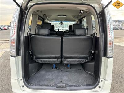 2014 Nissan Serena - Thumbnail