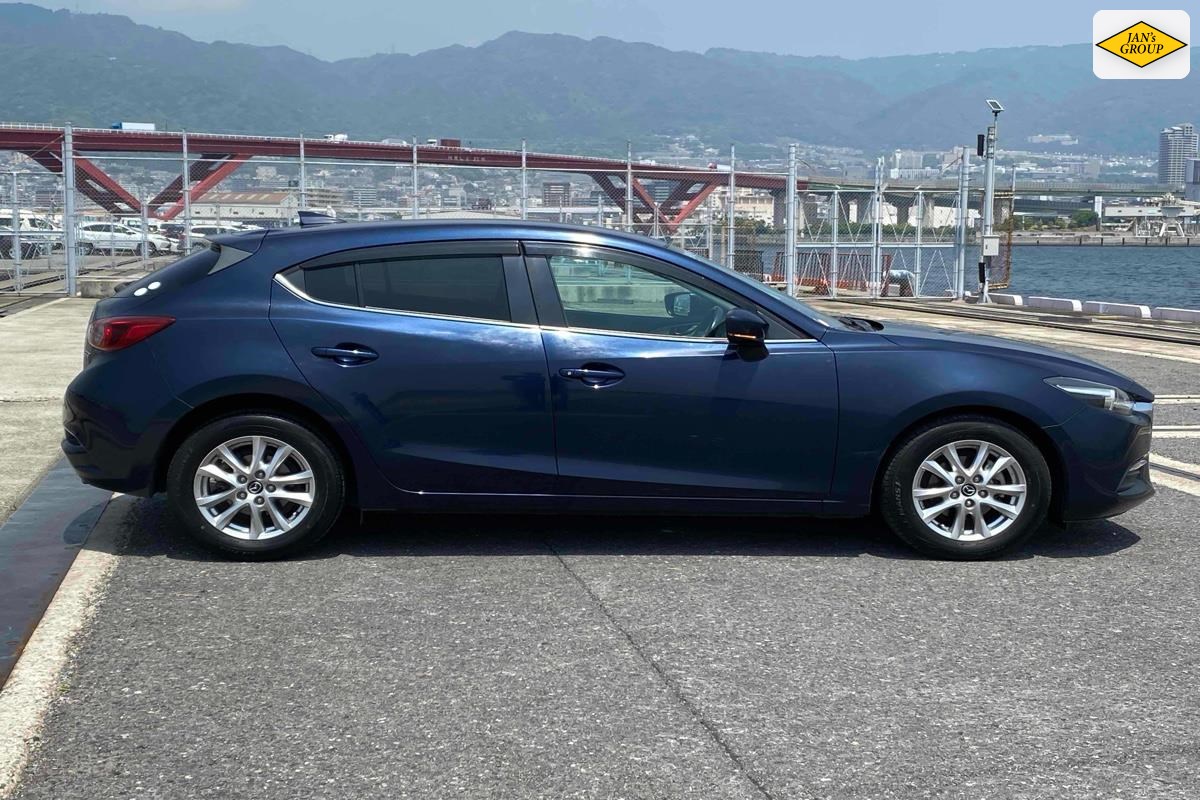 2016 Mazda Axela