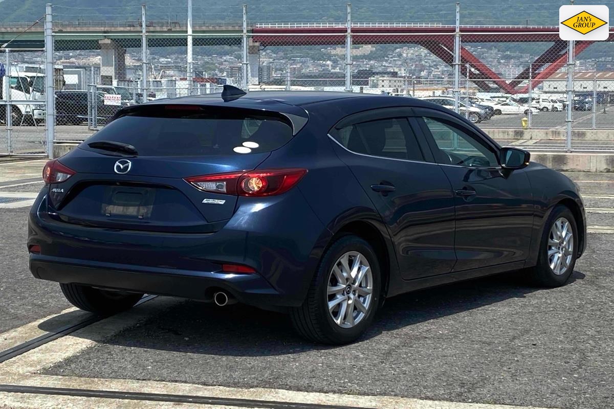 2016 Mazda Axela