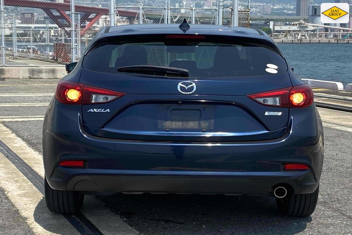 2016 Mazda Axela