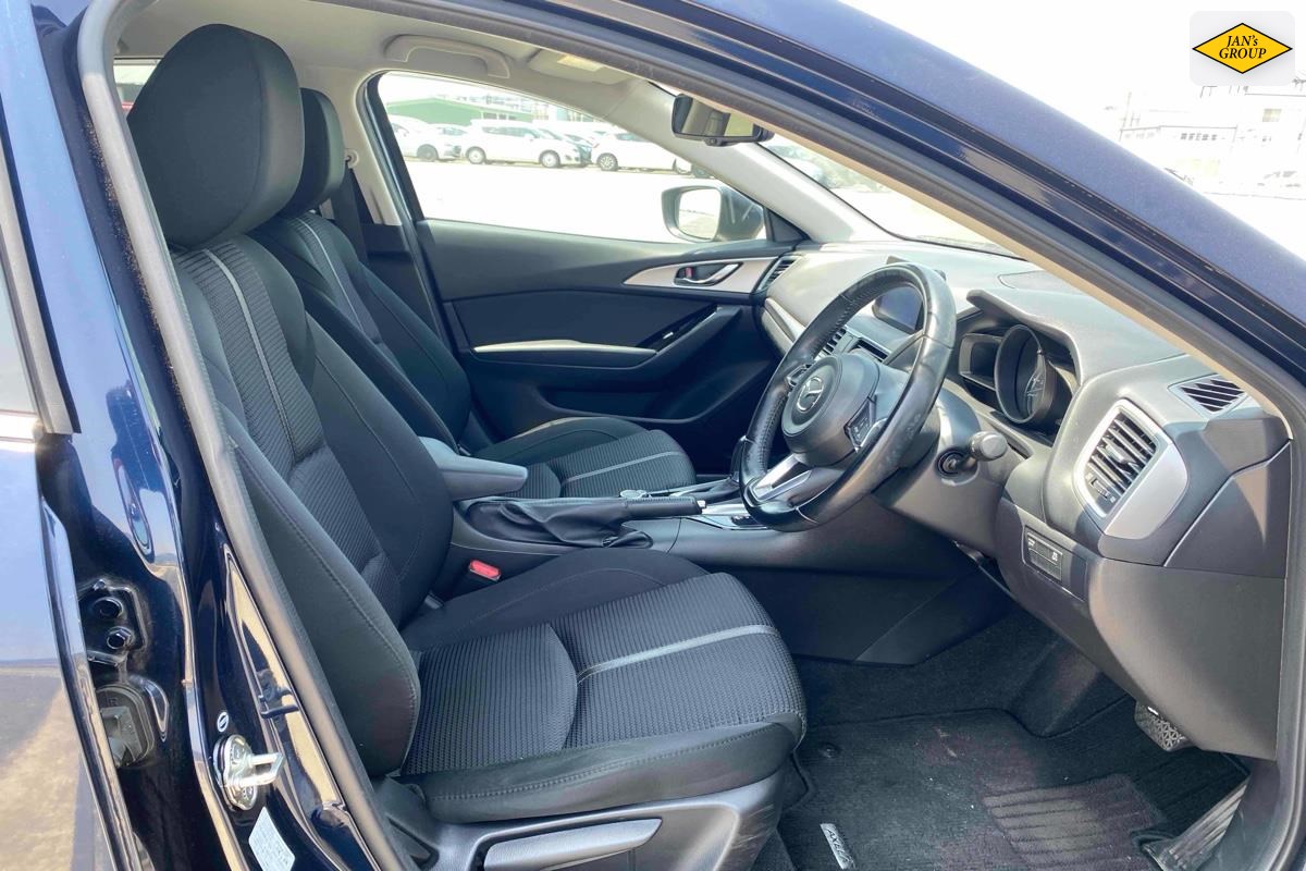 2016 Mazda Axela