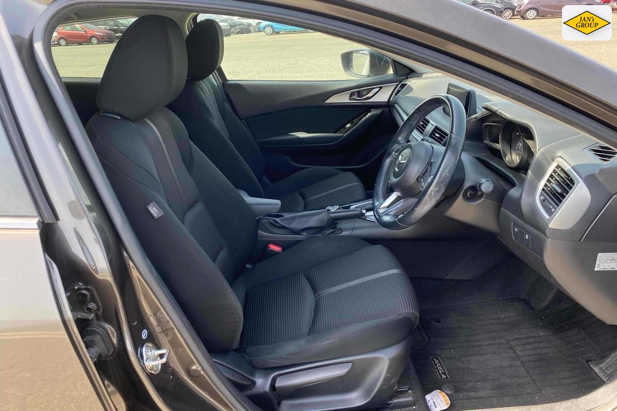 2017 Mazda Axela