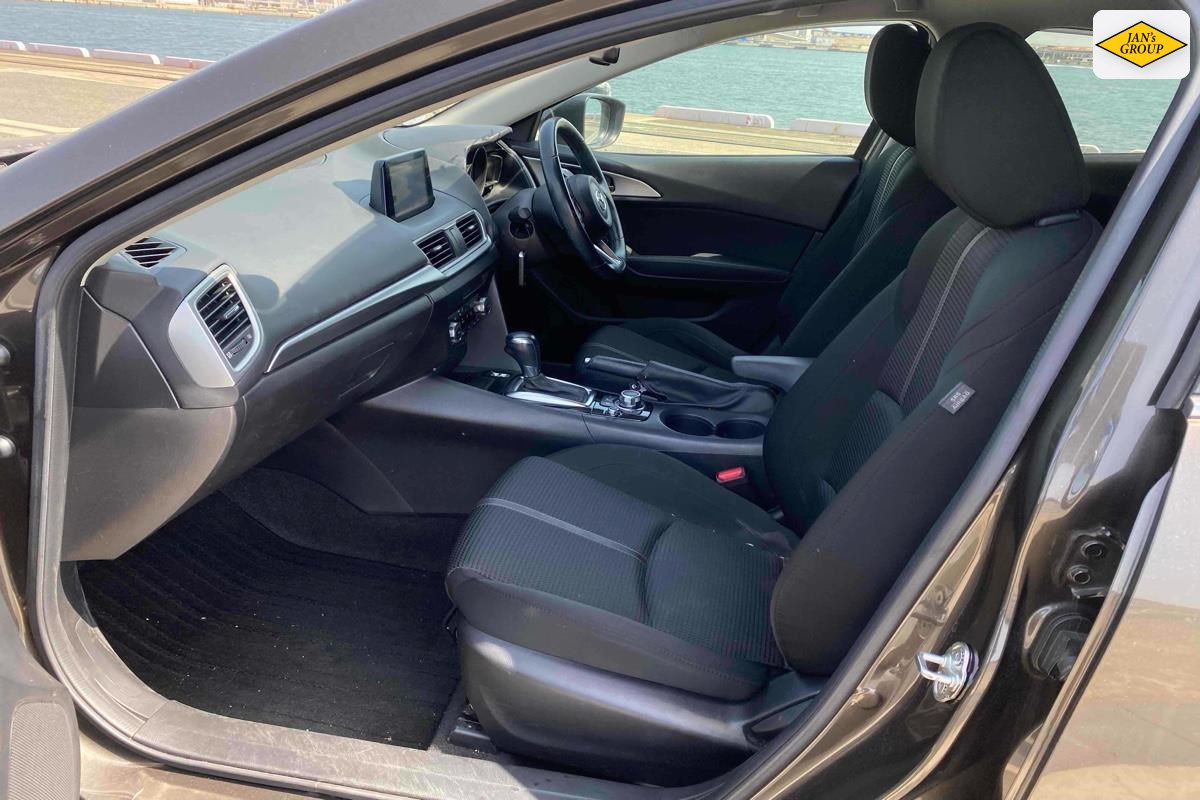2017 Mazda Axela