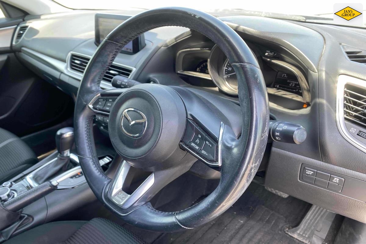 2017 Mazda Axela