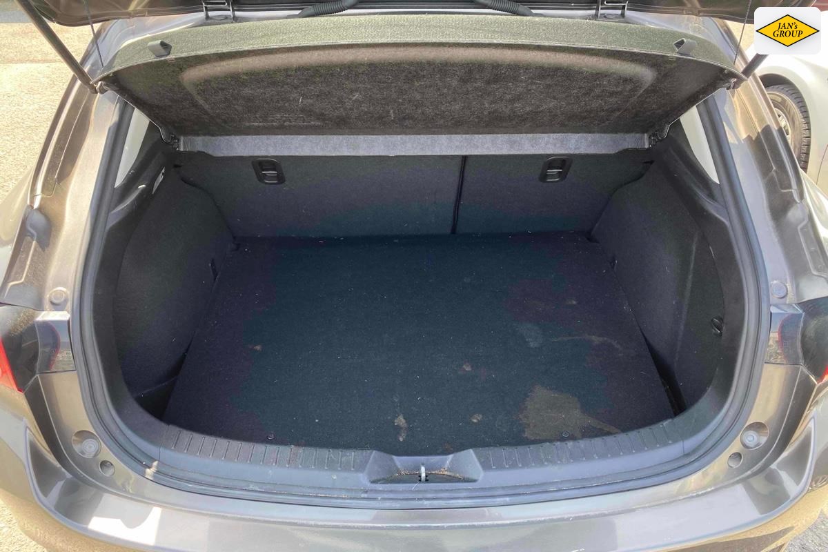 2017 Mazda Axela