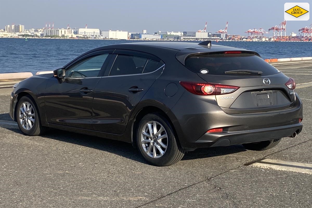 2017 Mazda Axela