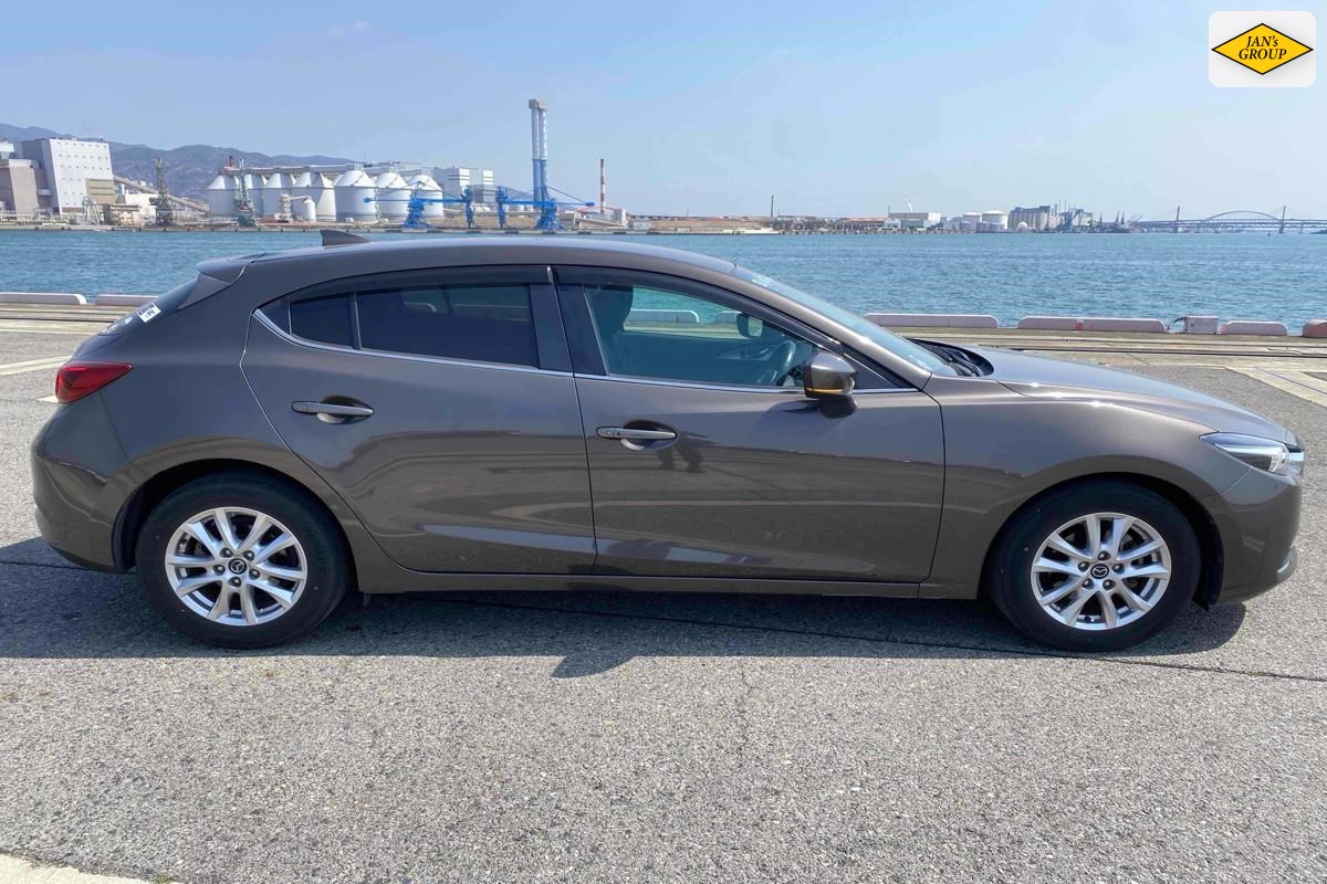 2017 Mazda Axela